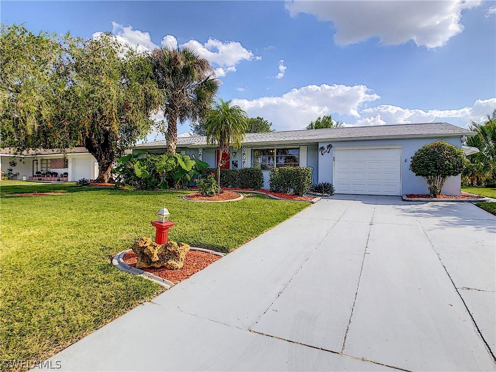 806 Willow Dr., Lehigh Acres, FL 33936