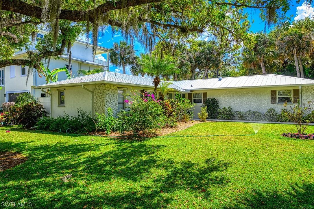 27592 Woodridge Rd., Bonita Springs, FL 34134
