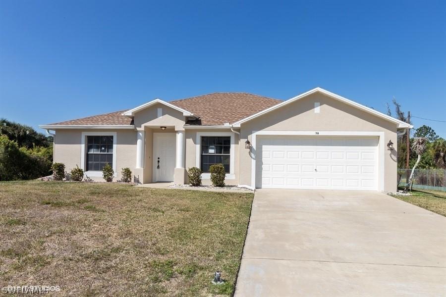 705 Hamilton Ave., Lehigh Acres, FL 33972