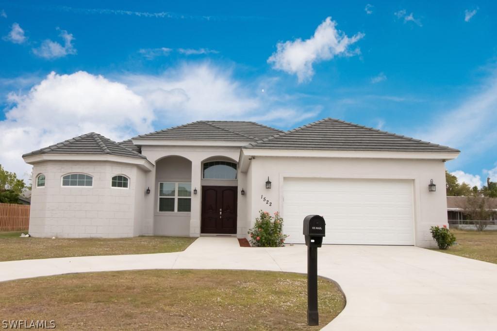 1522 Crestwood Cir., Lehigh Acres, FL 33936