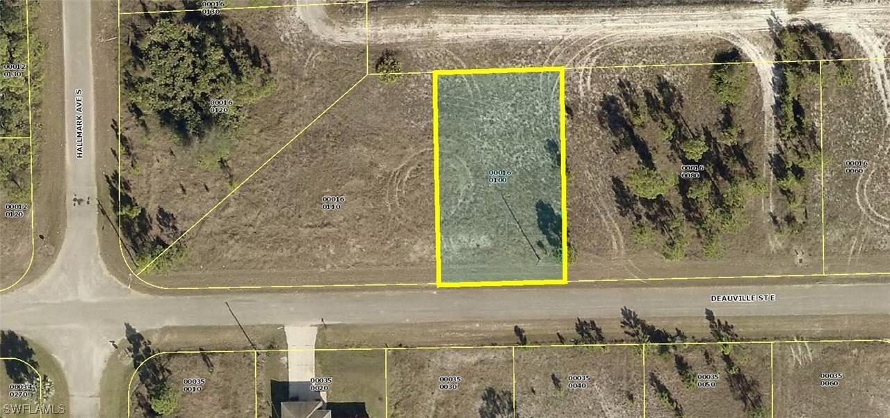 1213 Deauville St., Lehigh Acres, FL 33974