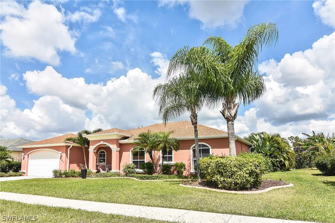 591 Genevieve Dr., Lehigh Acres, FL 33936