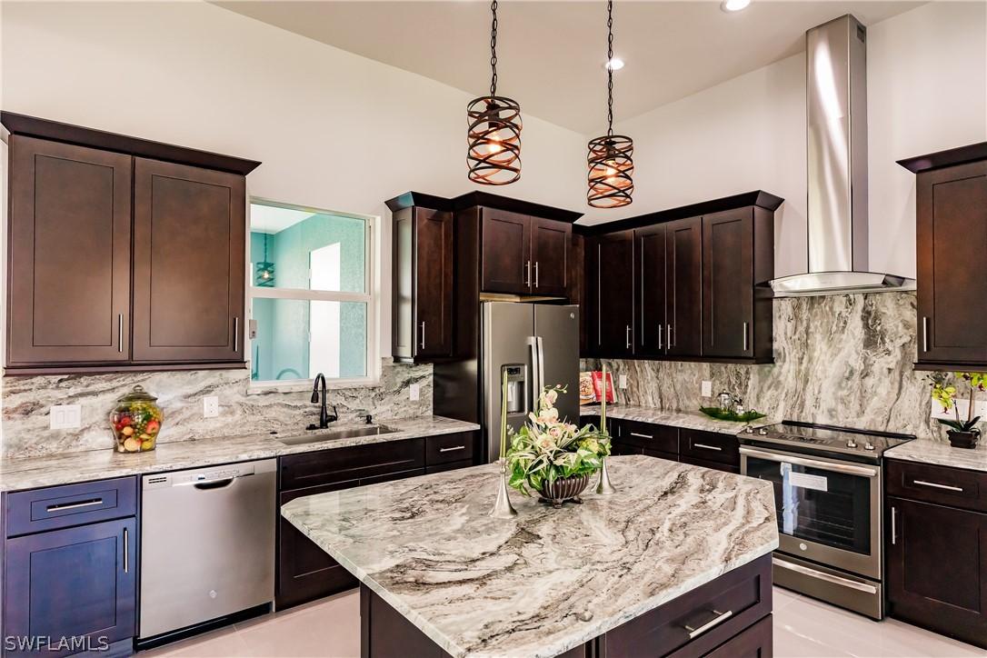 911 NW 38th Pl., Cape Coral, FL 33993