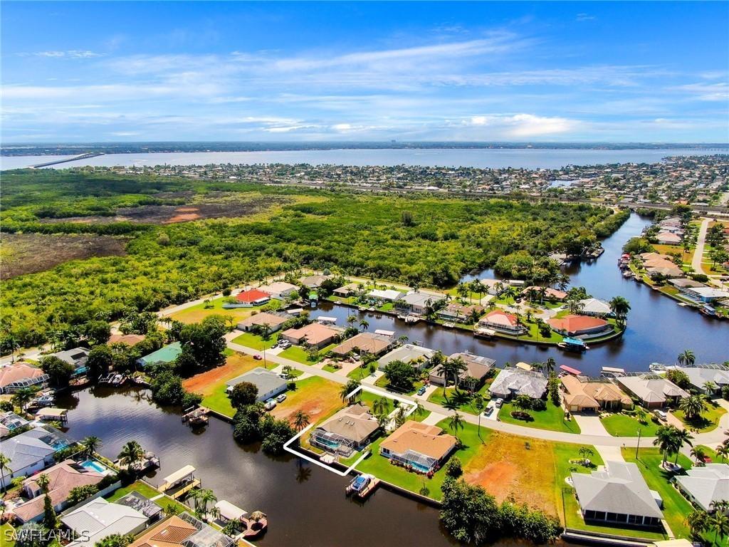 2027 SE 21st St., Cape Coral, FL 33990