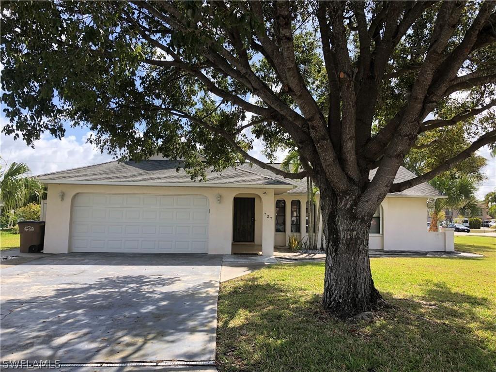 727 SE 11th Pl., Cape Coral, FL 33990