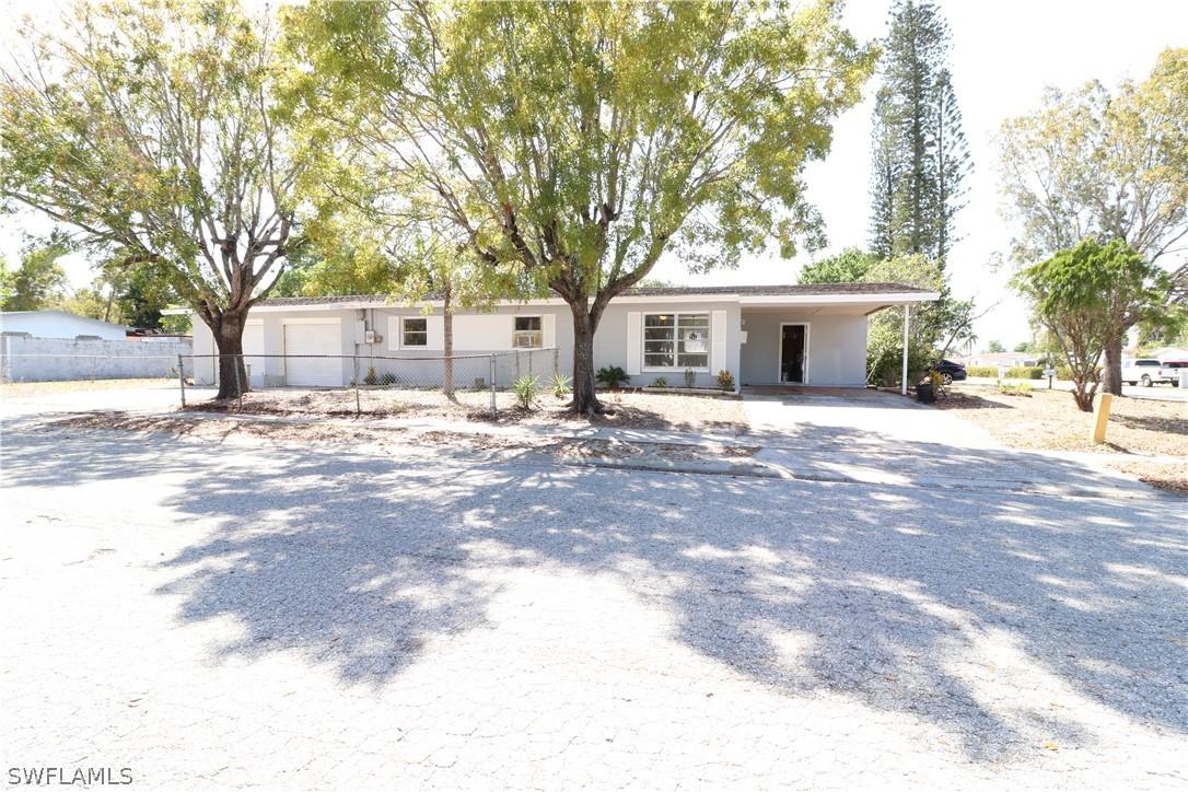 2996 Lafayette St., Fort Myers, FL 33916