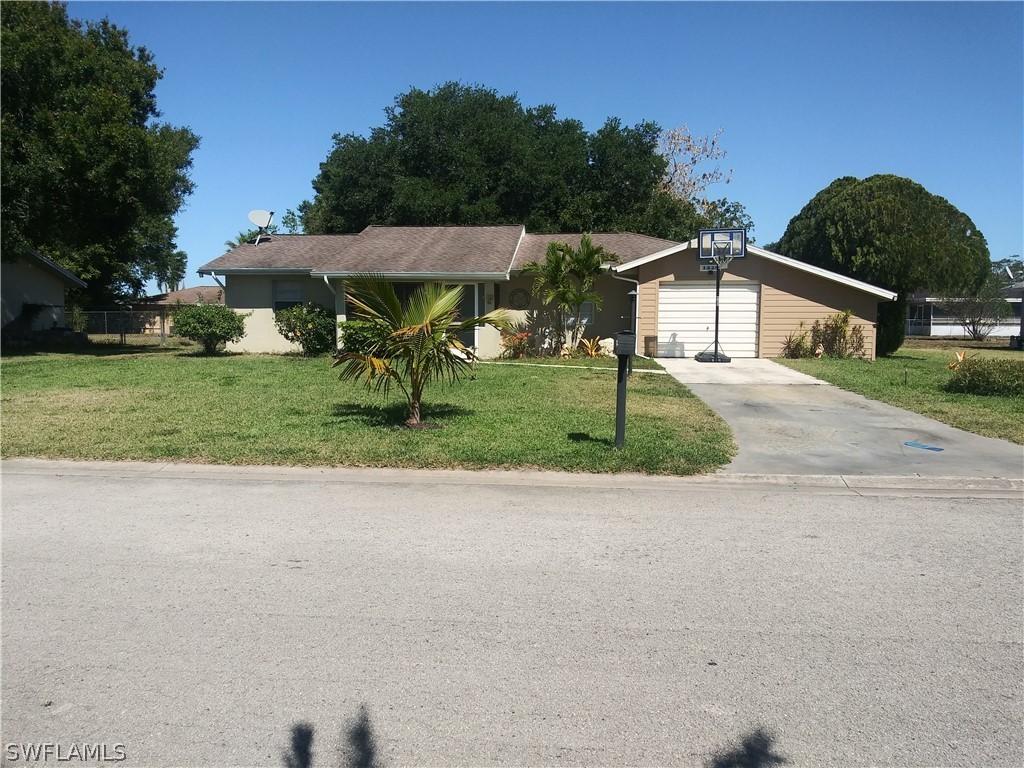 1528 Medford Pl., Lehigh Acres, FL 33936