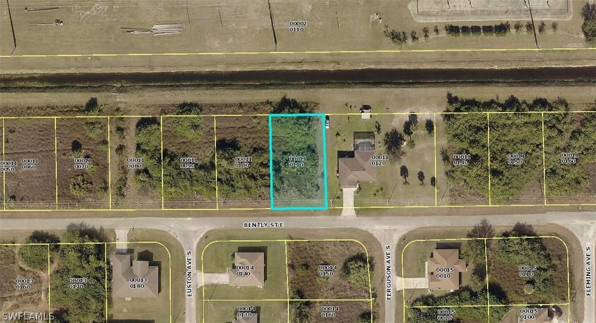 821 Bently St., Lehigh Acres, FL 33974
