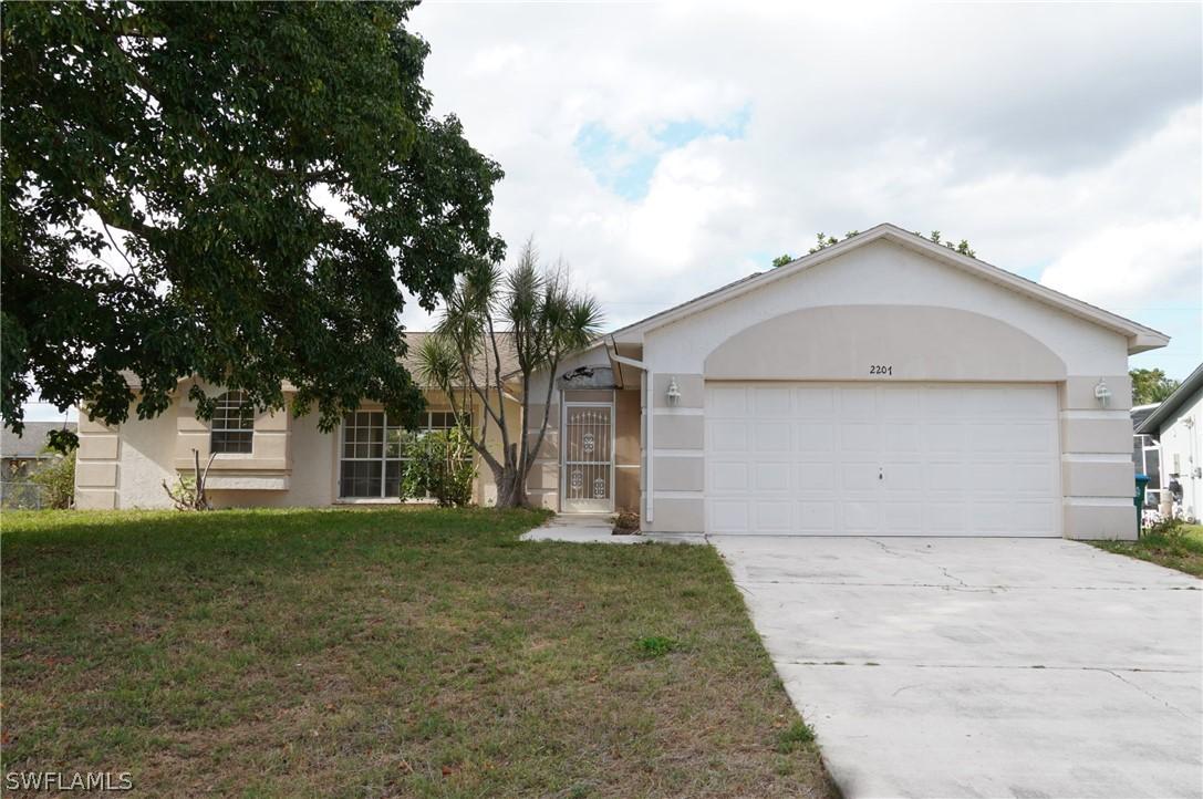 2207 NE 3rd Ter., Cape Coral, FL 33909