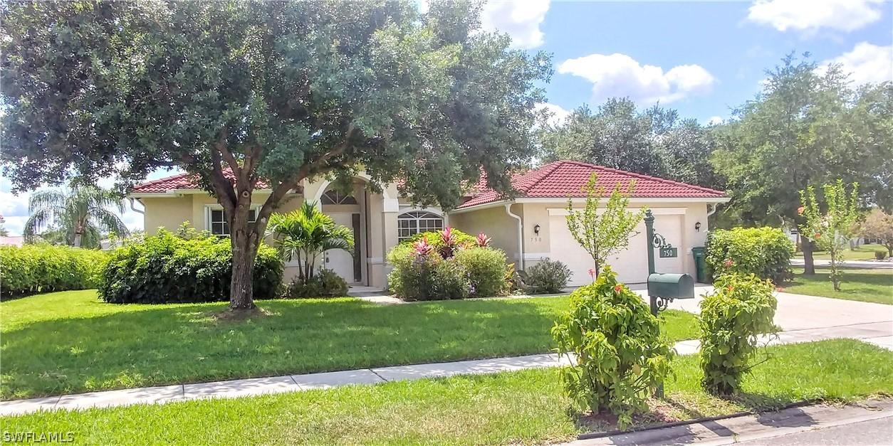 750 Waterloo Ct., Naples, FL 34120