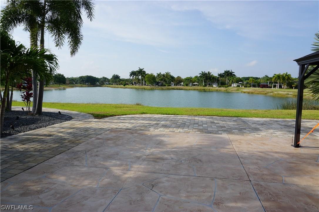 5591 Cypresswoods Resort Dr., Fort Myers, FL 33905