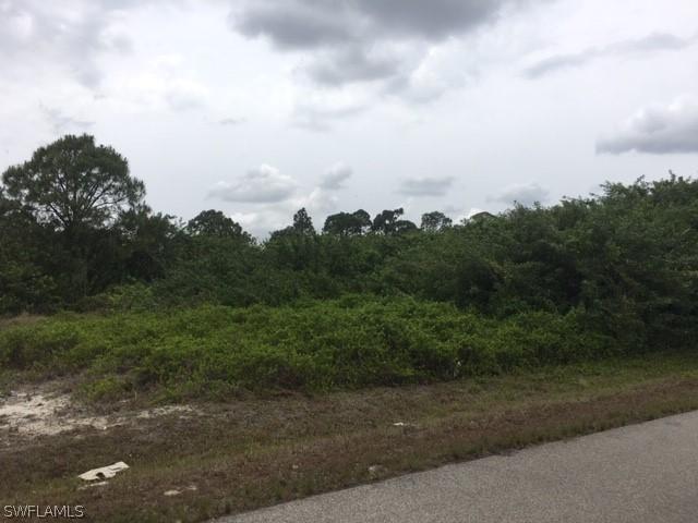 516 Redwood Ave., Lehigh Acres, FL 33974