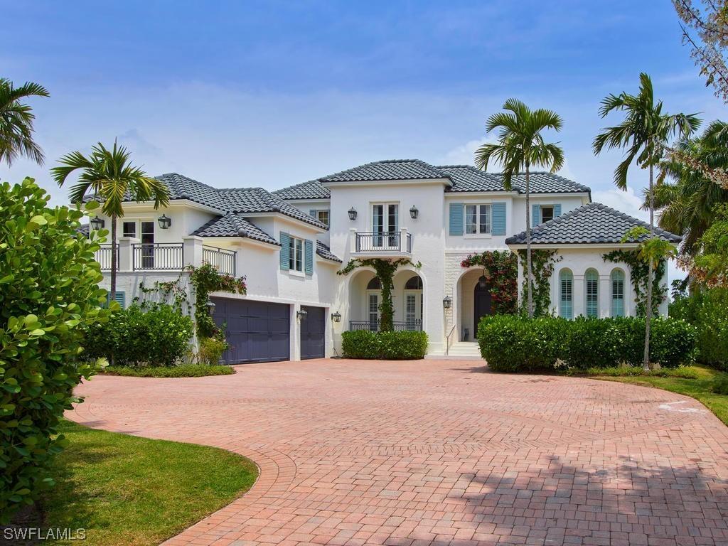 997 Spyglass Ln., Naples, FL 34102