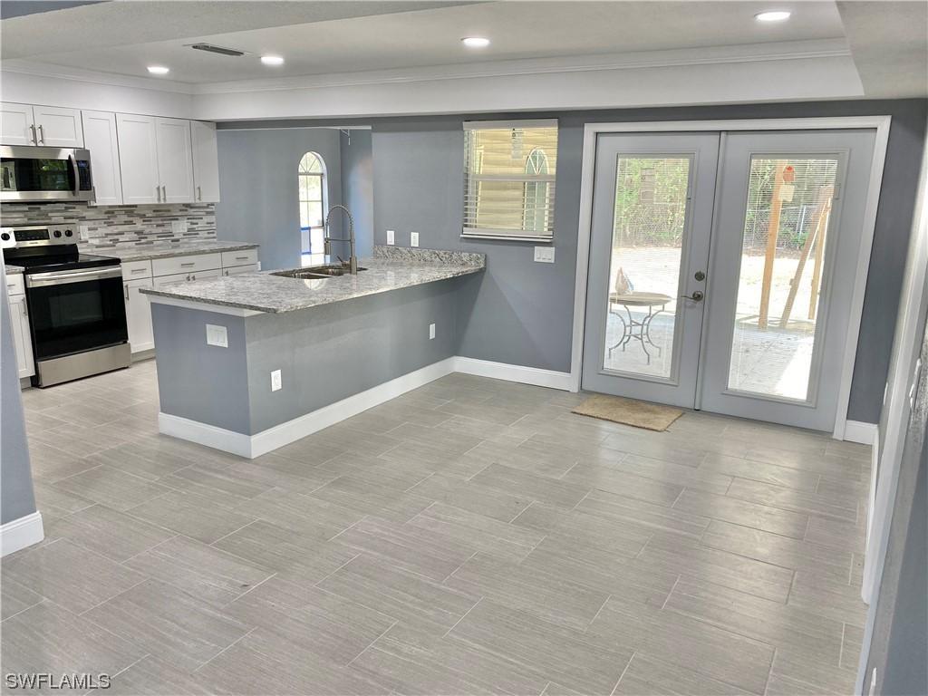 8096 Harrisburg Dr., Fort Myers, FL 33967