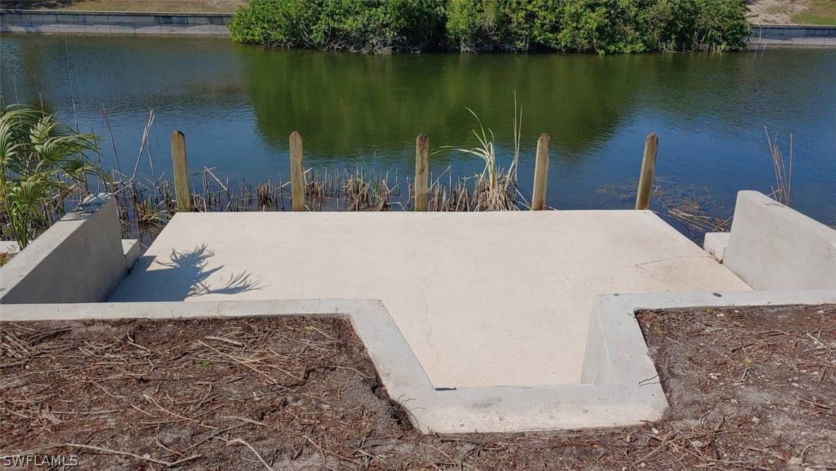 2035 NE 25th Ter., Cape Coral, FL 33909