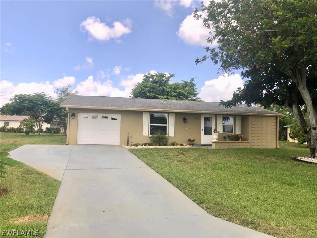 1528 Lindale Cir., Lehigh Acres, FL 33936