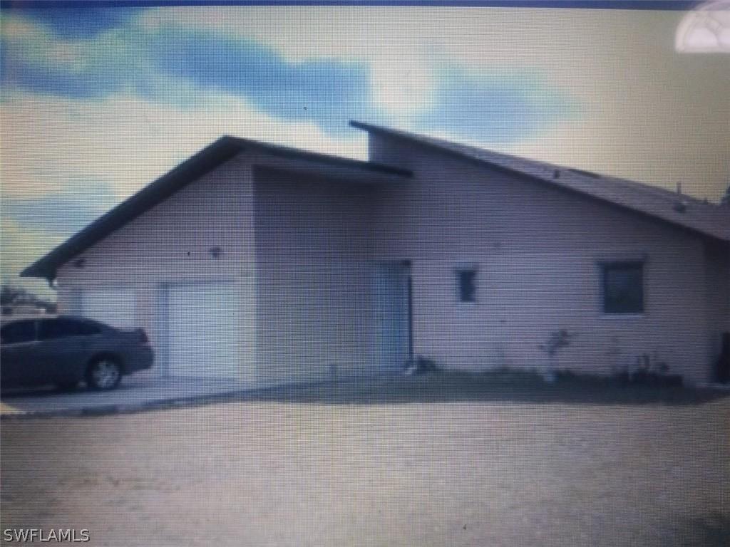 2505 Hawalaska St., Lehigh Acres, FL 33973