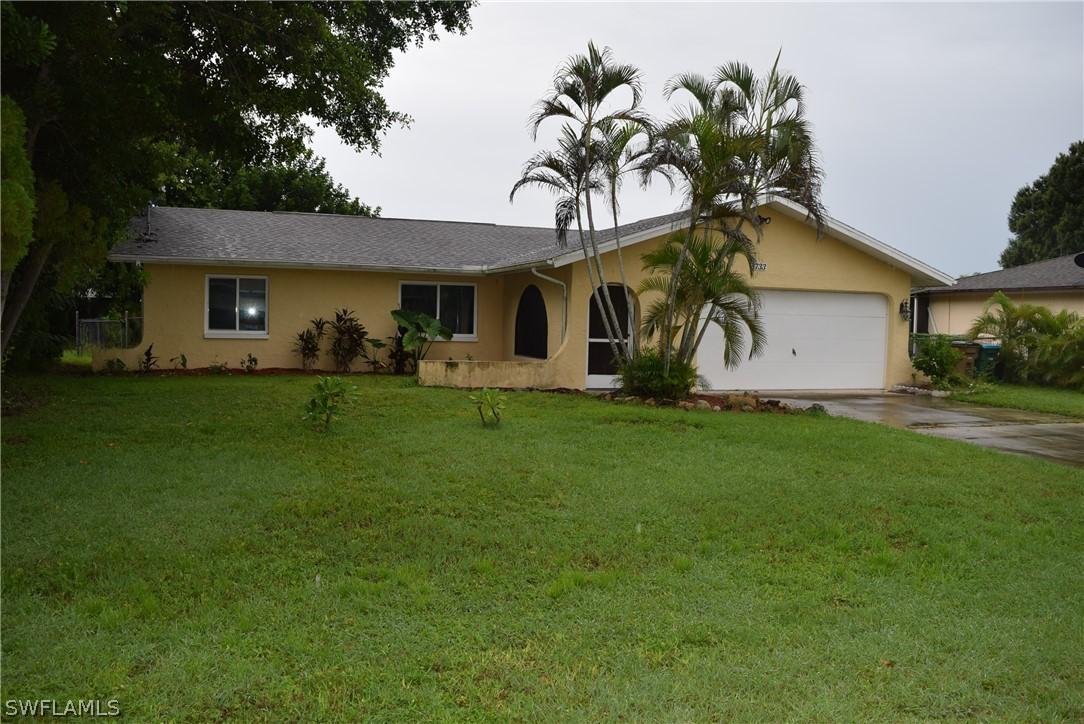 3733 SE Santa Barbara Pl., Cape Coral, FL 33904