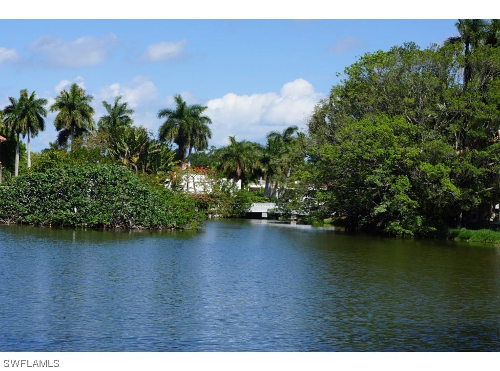 2550 Lantern Ln., Naples, FL 34102