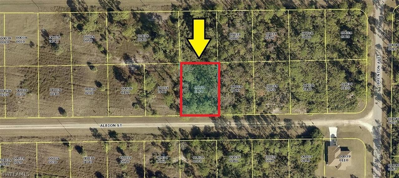 1027 Albion St., Lehigh Acres, FL 33974