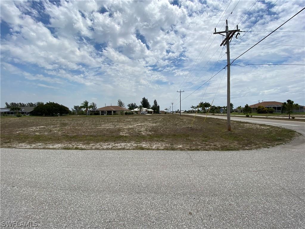 801 NW 38th Pl., Cape Coral, FL 33993