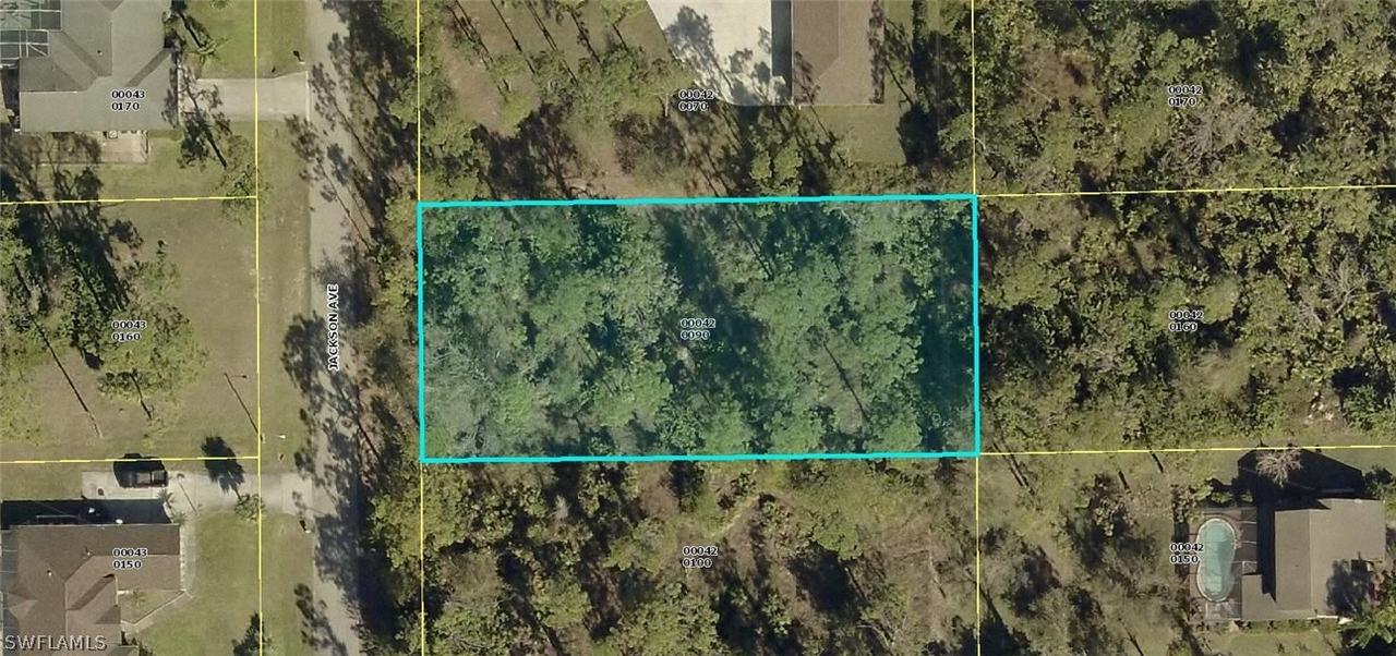 306 Jackson Ave., Lehigh Acres, FL 33936