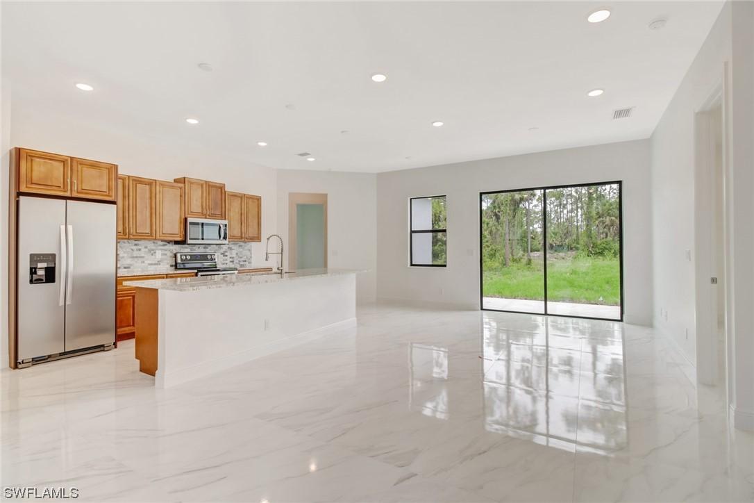 2661 43rd Ave., Naples, FL 34120