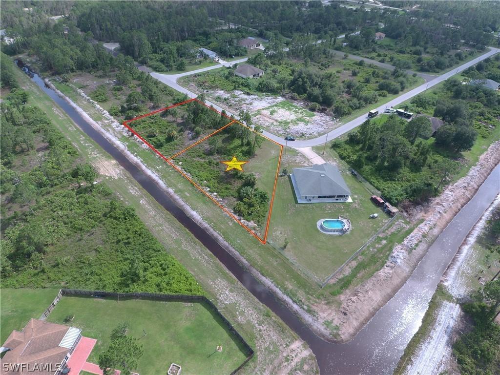 527 Millcreek St., Lehigh Acres, FL 33974