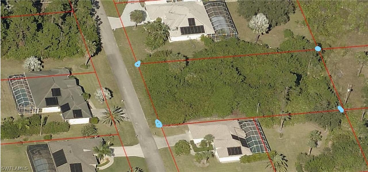 902 Roosevelt Ave., Lehigh Acres, FL 33936