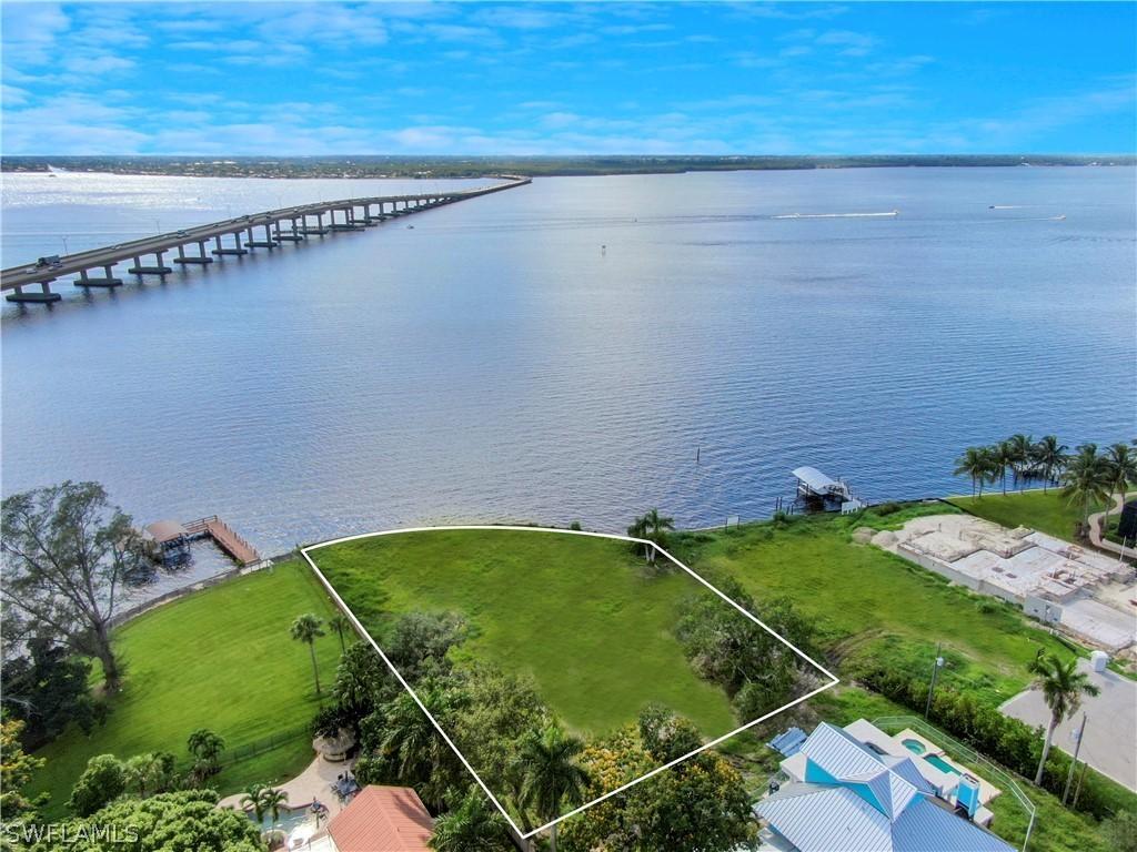 1301 Caloosa Vista Rd., Fort Myers, FL 33901