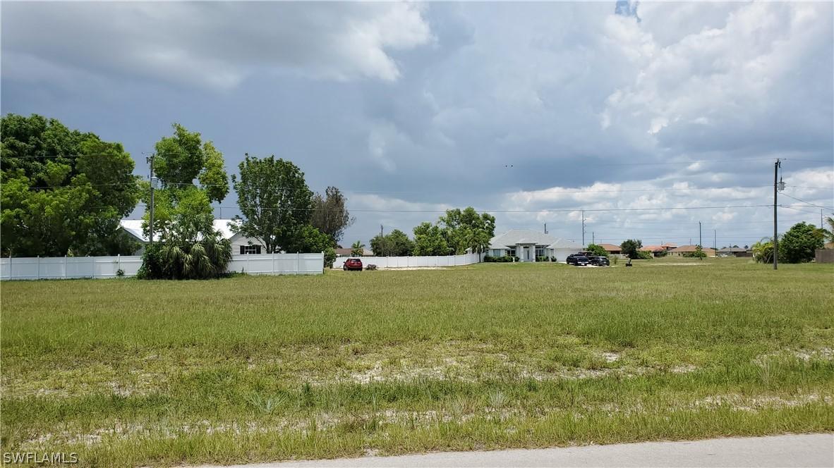 525 NW 6th Ter., Cape Coral, FL 33993