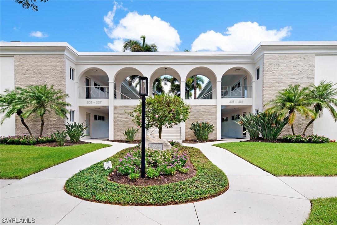 219 3rd Ave., Naples, FL 34102