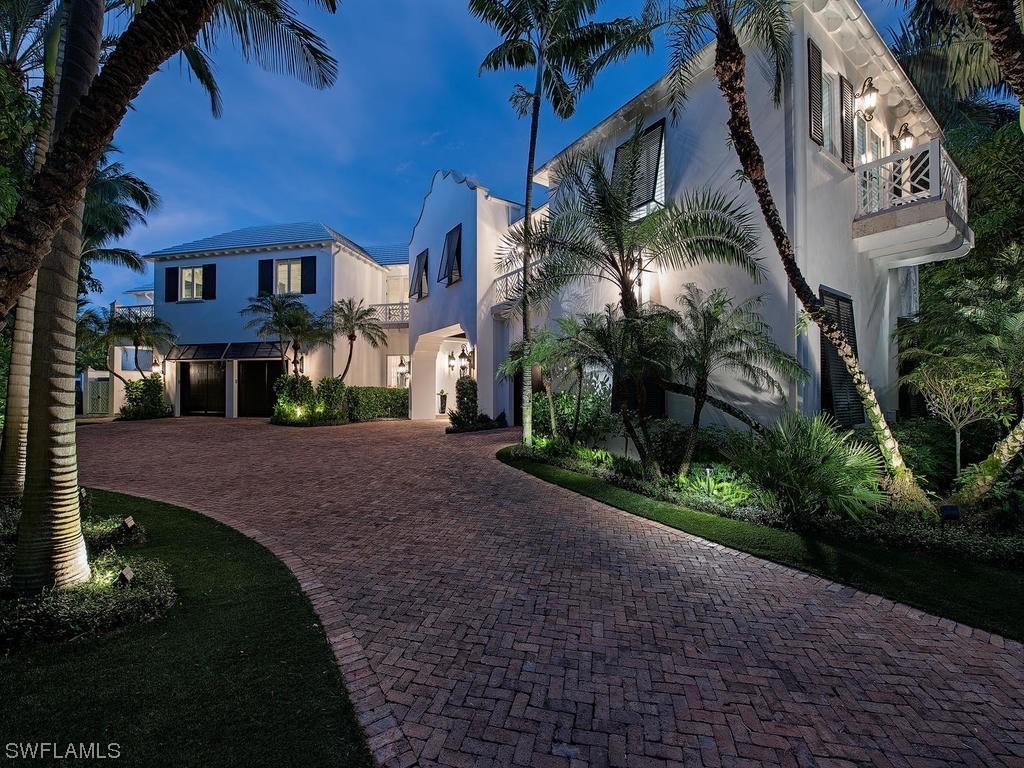 3695 Nelsons Walk, Naples, FL 34102