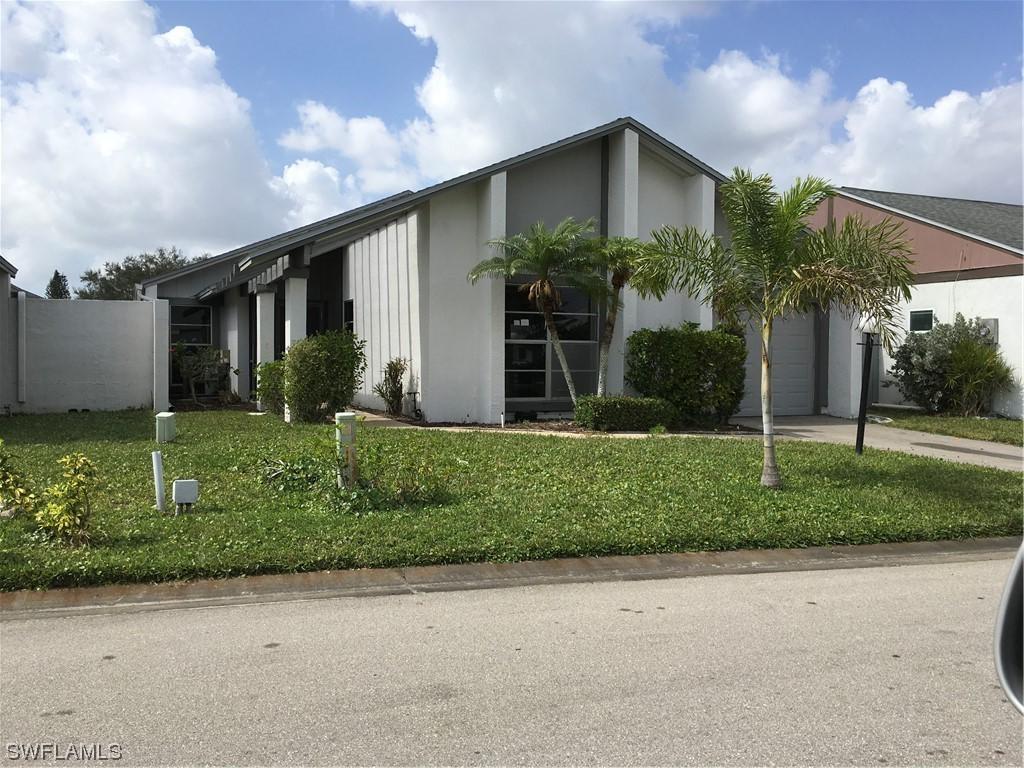 9761 Maplecrest Cir., Lehigh Acres, FL 33936