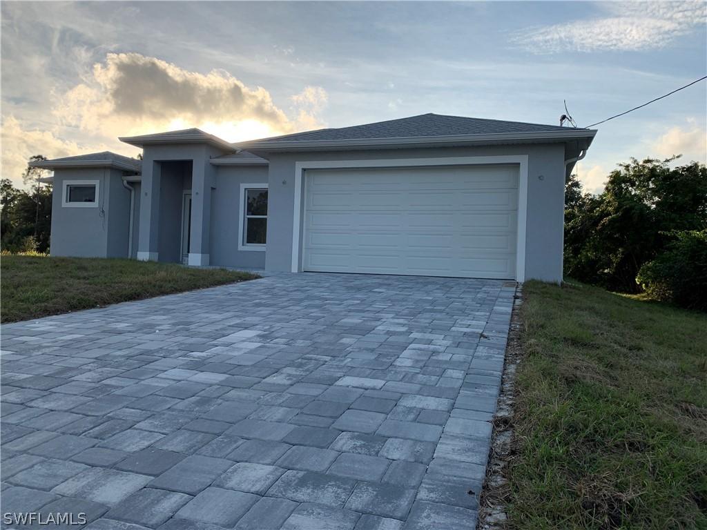 813 Lake Ave., Lehigh Acres, FL 33972