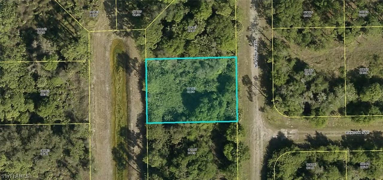 210 Neptune Ave., Lehigh Acres, FL 33974