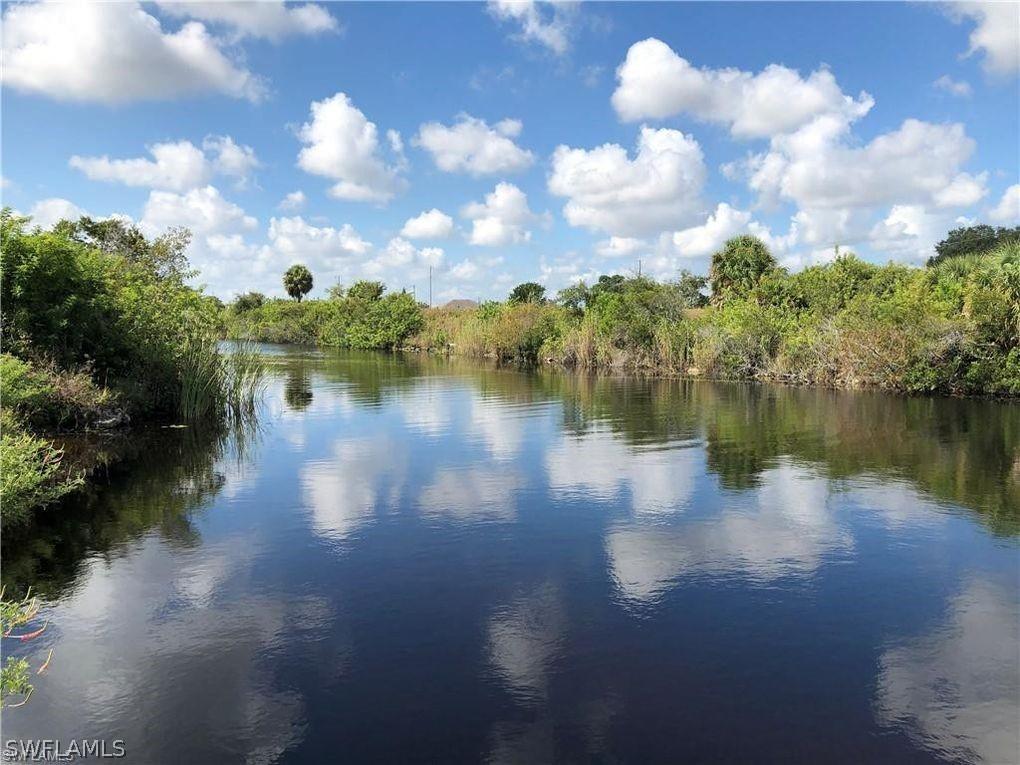 2810 NW 4th Pl., Cape Coral, FL 33993