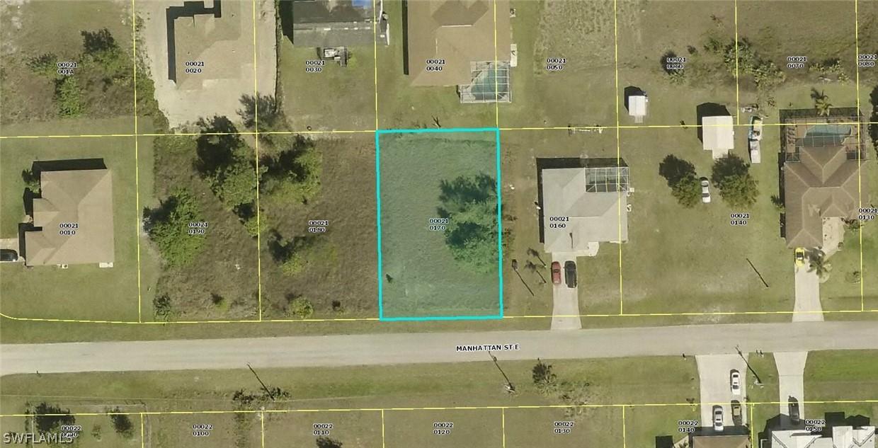 667 Manhattan St., Lehigh Acres, FL 33974