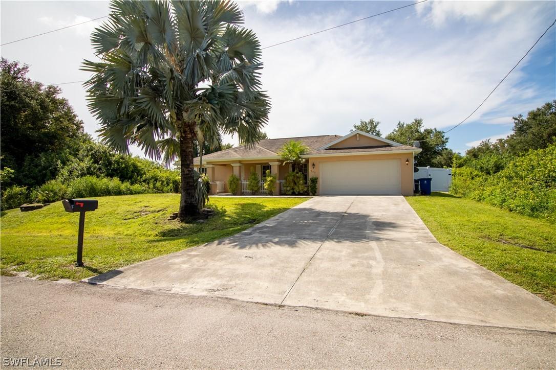 446 Redwing St., Lehigh Acres, FL 33974