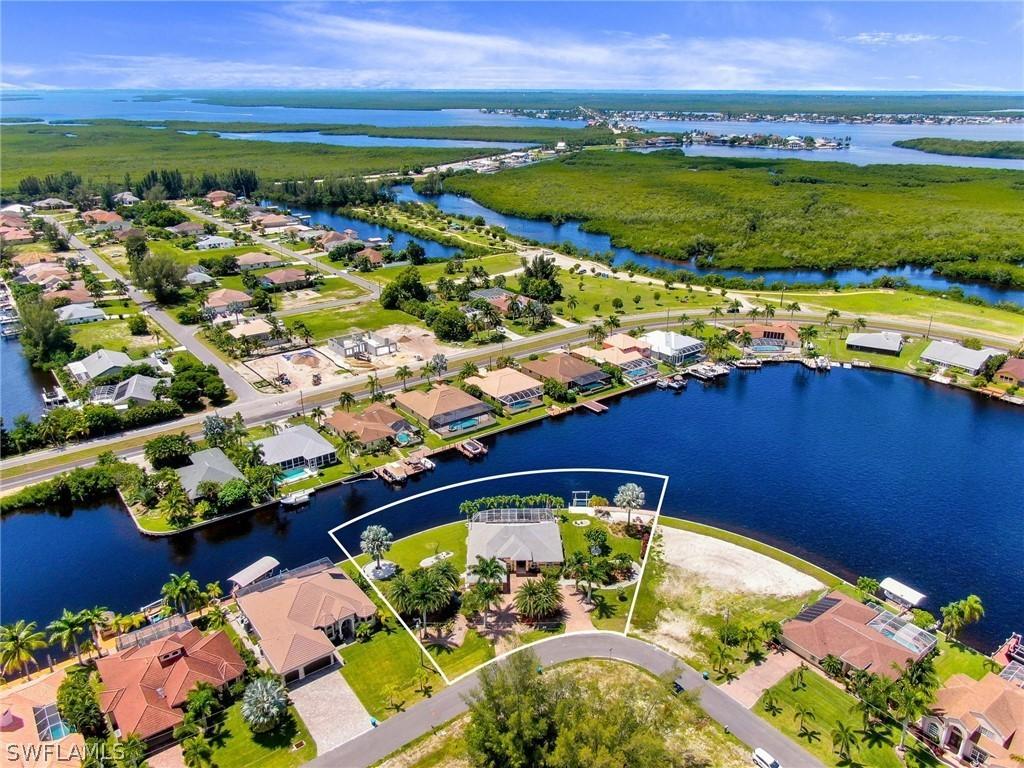 320 SW 38th Pl., Cape Coral, FL 33991