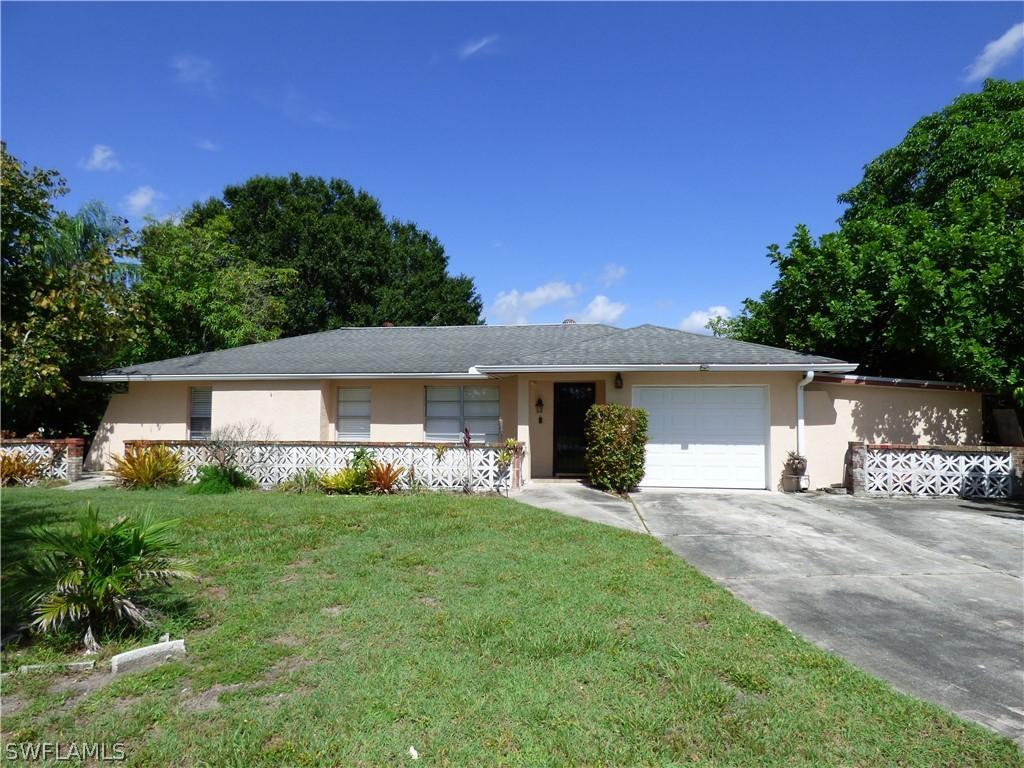 37 Crestwood Cir., Lehigh Acres, FL 33936