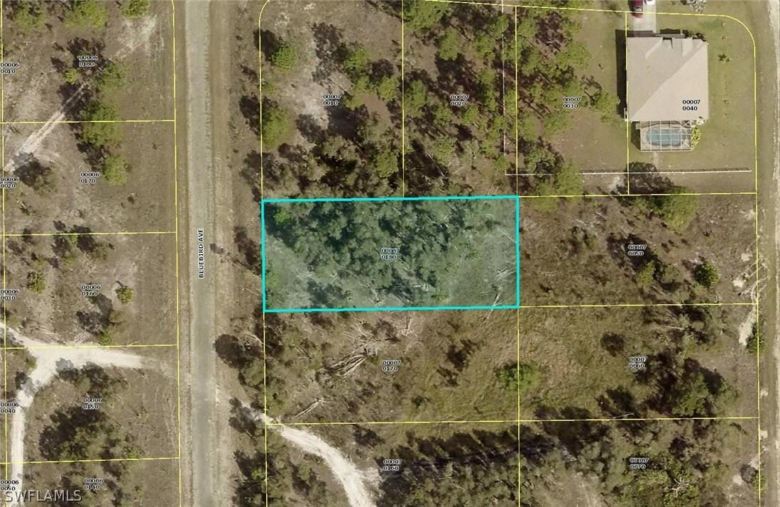 717 Bluebird Ave., Lehigh Acres, FL 33974