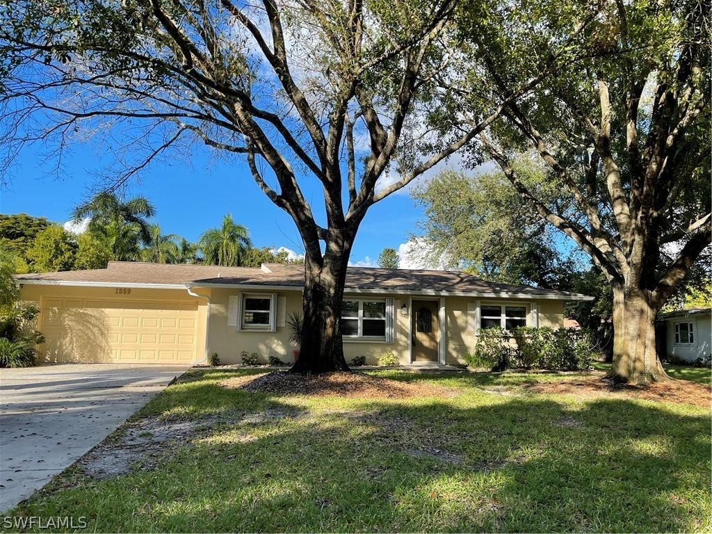 1359 Jambalana Ln., Fort Myers, FL 33901