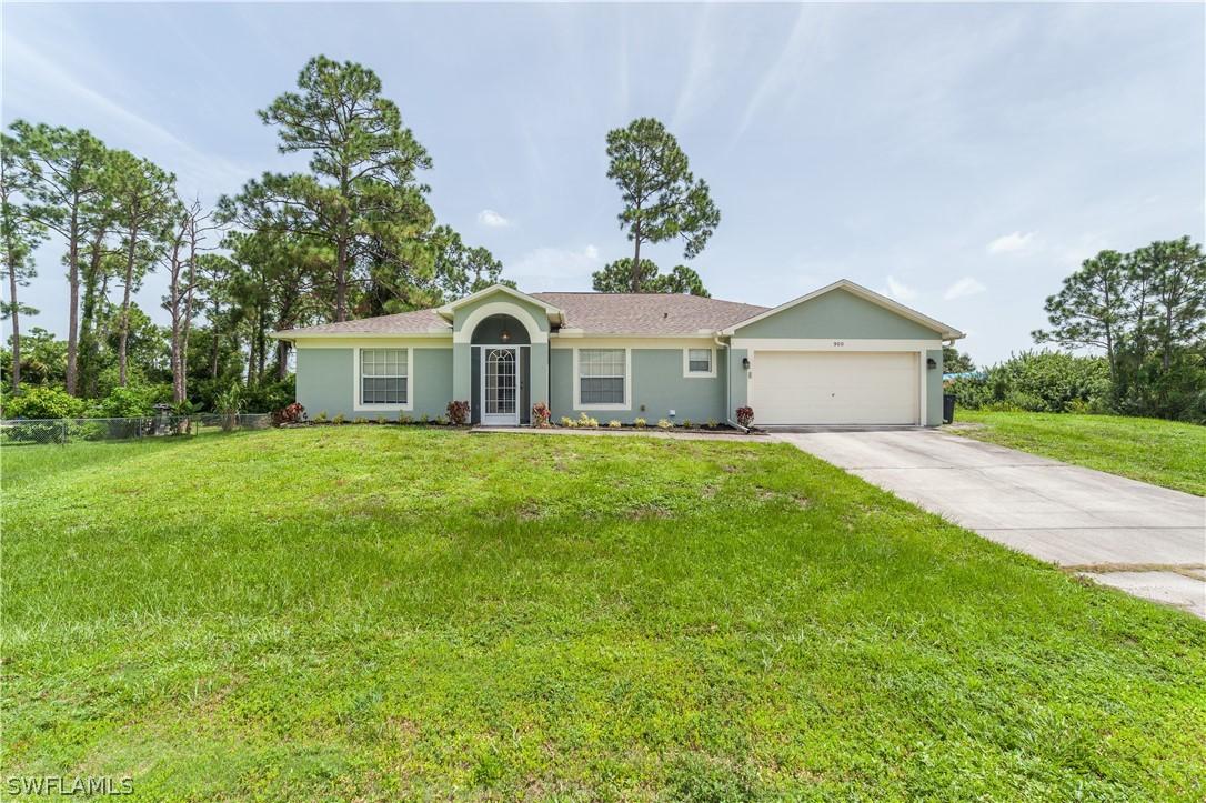 900 Elaine Ave., Lehigh Acres, FL 33971
