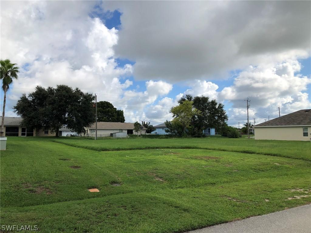 627 SE 2nd Ter., Cape Coral, FL 33990