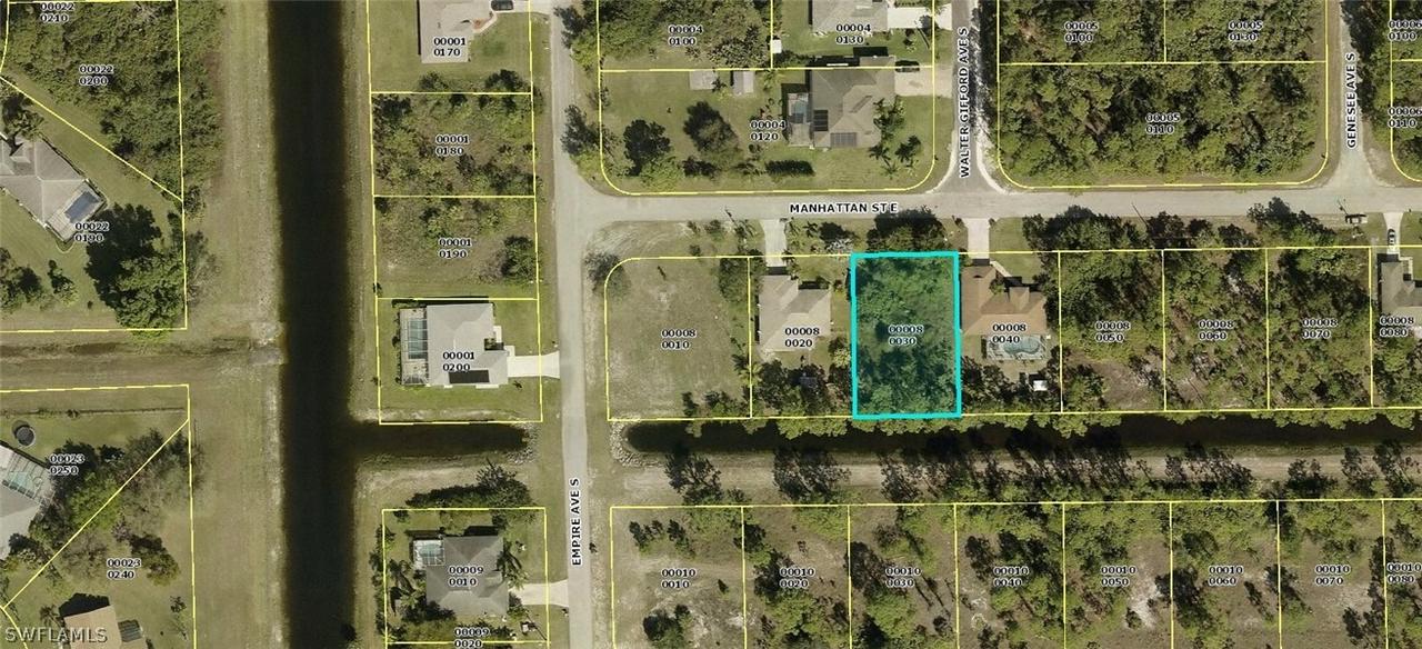 706 Manhattan St., Lehigh Acres, FL 33974