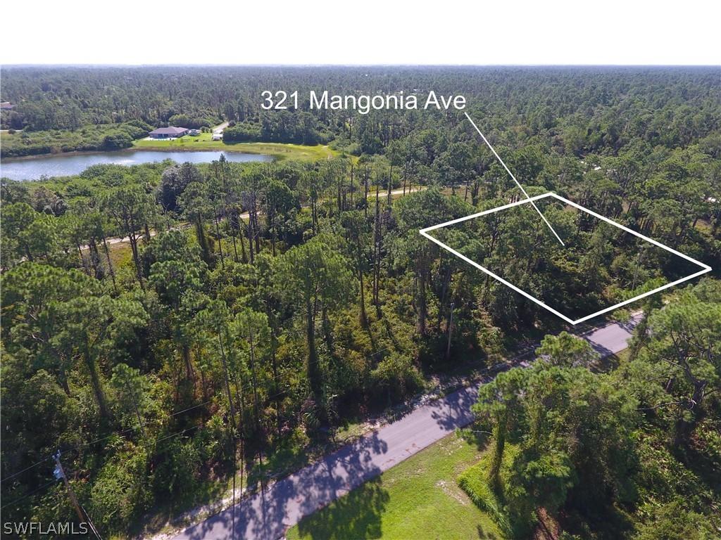 321 Mangonia Ave., Lehigh Acres, FL 33974