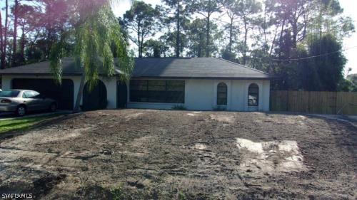 402 Greenwood Ave., Lehigh Acres, FL 33972