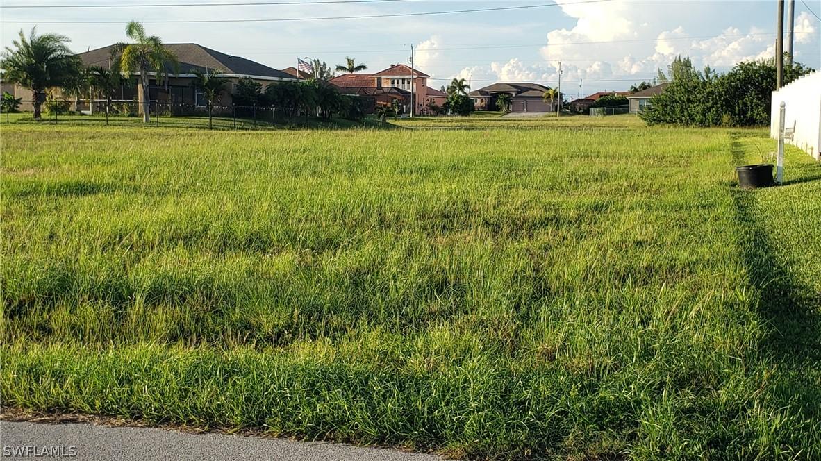 423 NW 7th Ter., Cape Coral, FL 33993