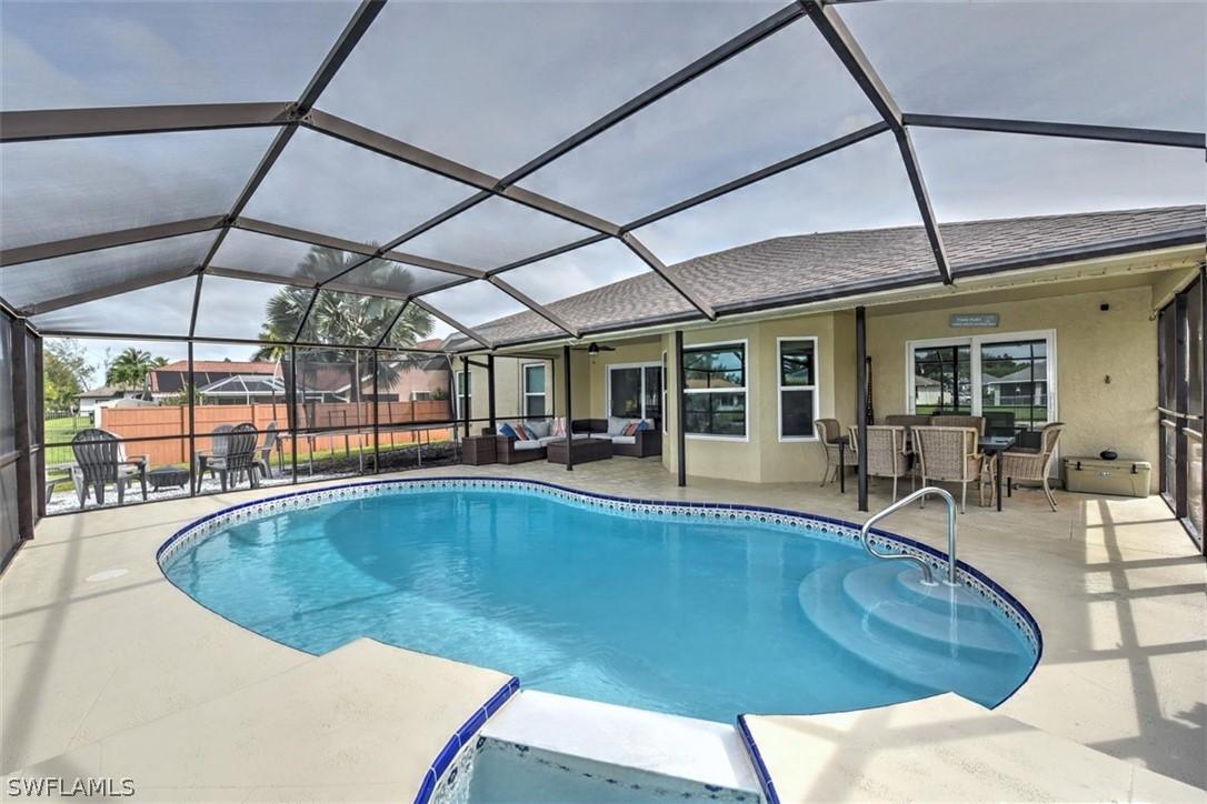 118 NE 19th Ct., Cape Coral, FL 33909